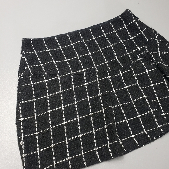 BCBGeneration black and white tweed mini skirt women's size 2 - Picture 2 of 9